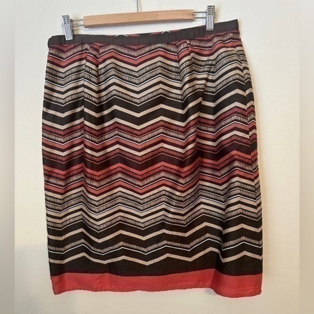 Anne Taylor 90’s wavy striped brown cream coral knee length skirt Size 10